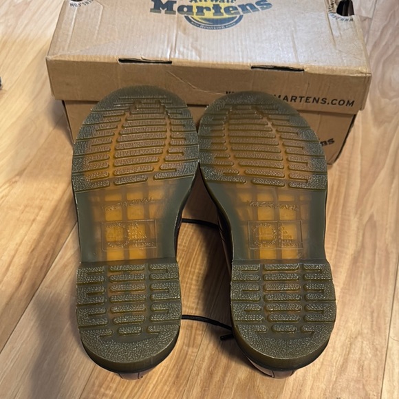 NEW IN BOX Dr. Martens Purple Leather Shoes - Picture 3 of 5